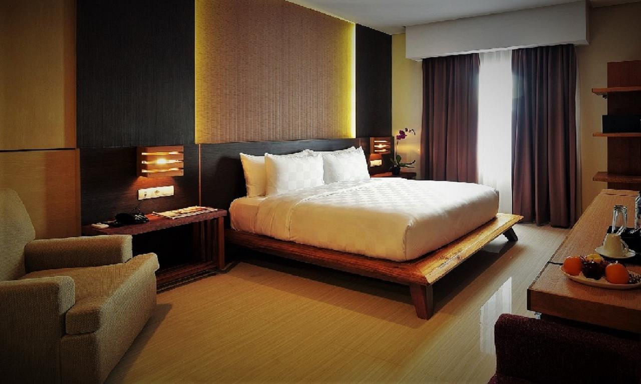 The Sya Regency Palu Hotel By Soasia Exterior photo