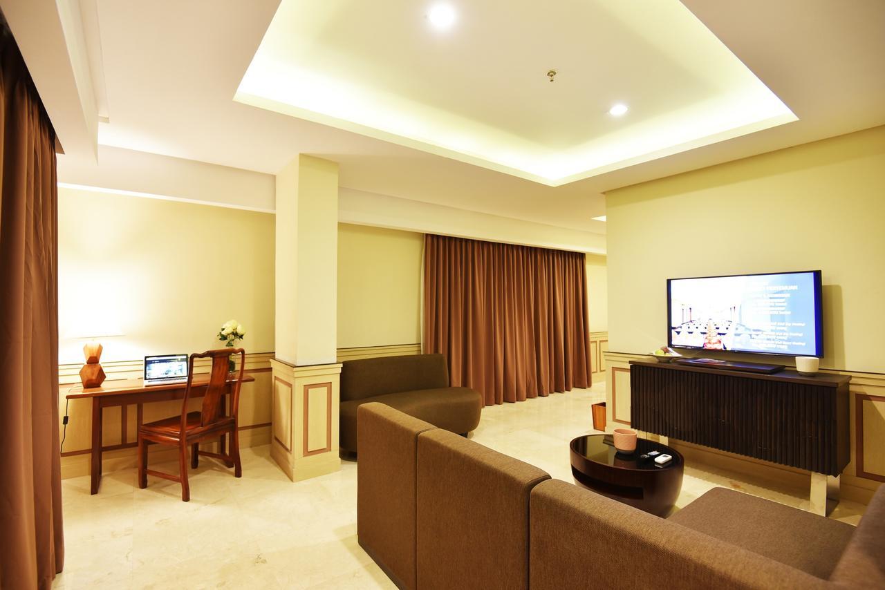 The Sya Regency Palu Hotel By Soasia Exterior photo