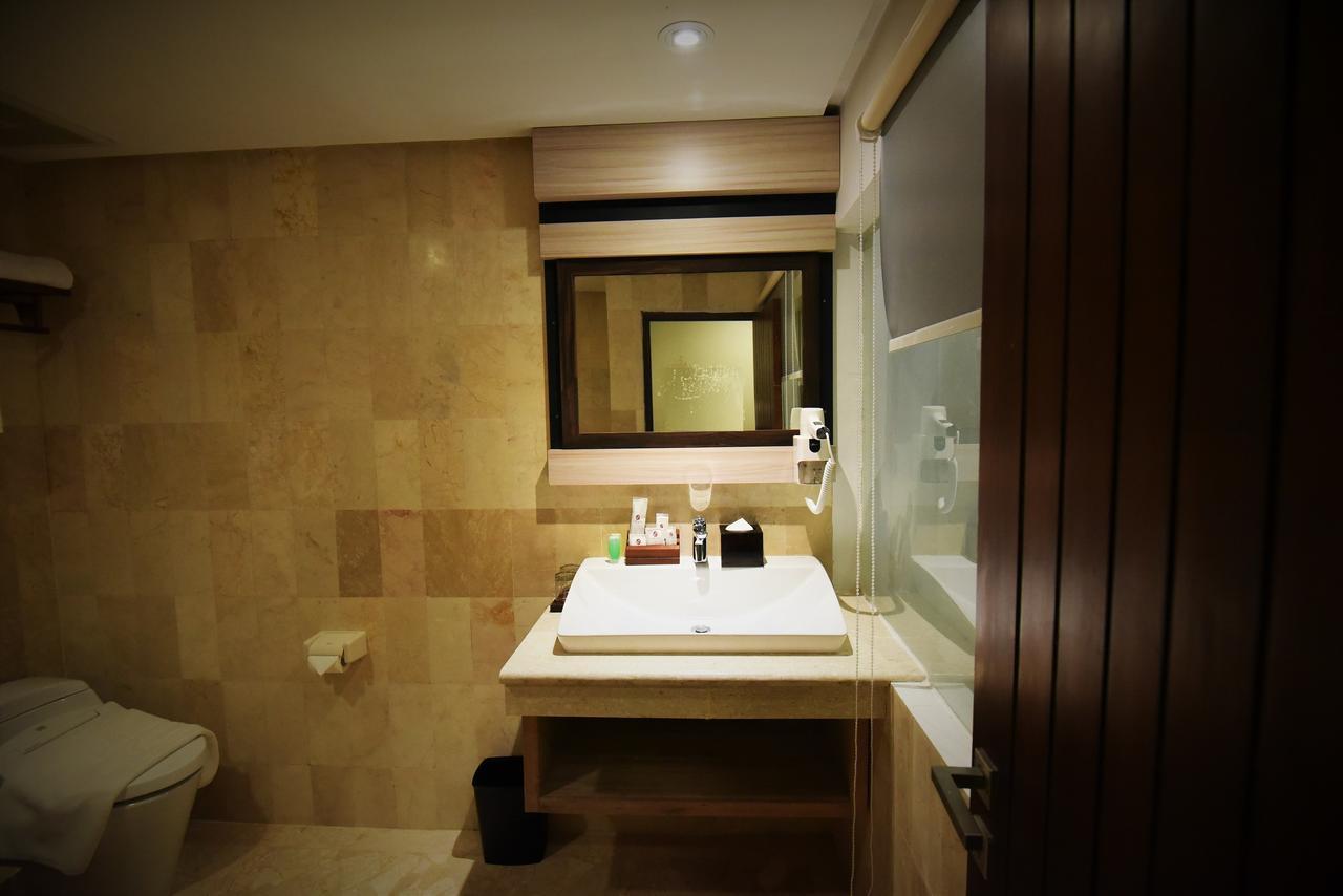 The Sya Regency Palu Hotel By Soasia Exterior photo