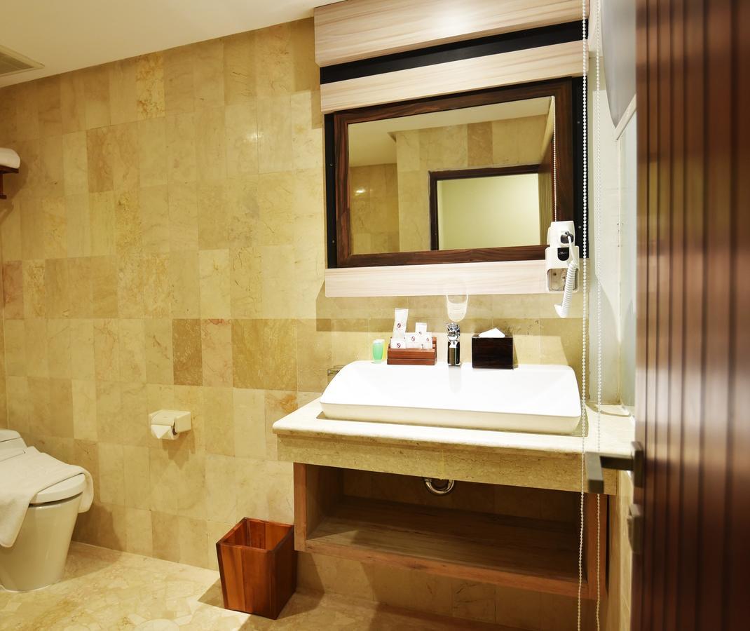 The Sya Regency Palu Hotel By Soasia Exterior photo