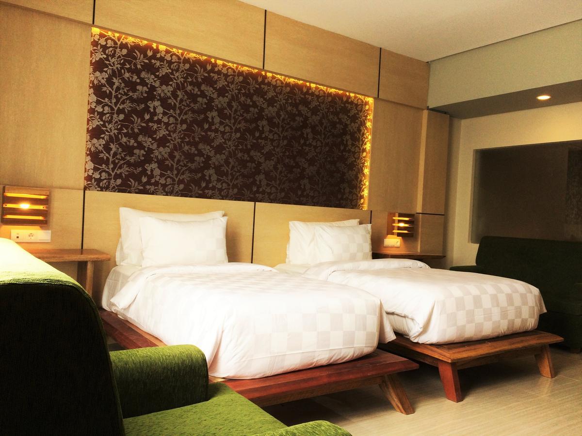 The Sya Regency Palu Hotel By Soasia Exterior photo